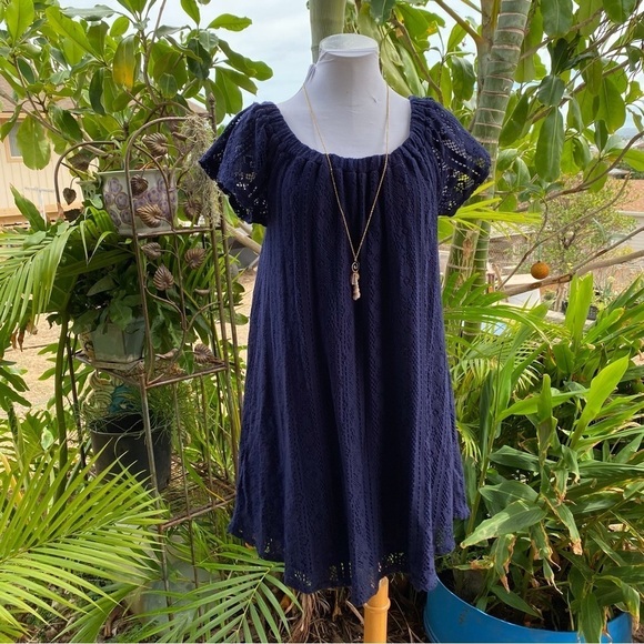 Roxy dress in a navy color size small with lining. EUC - Picture 1 of 9